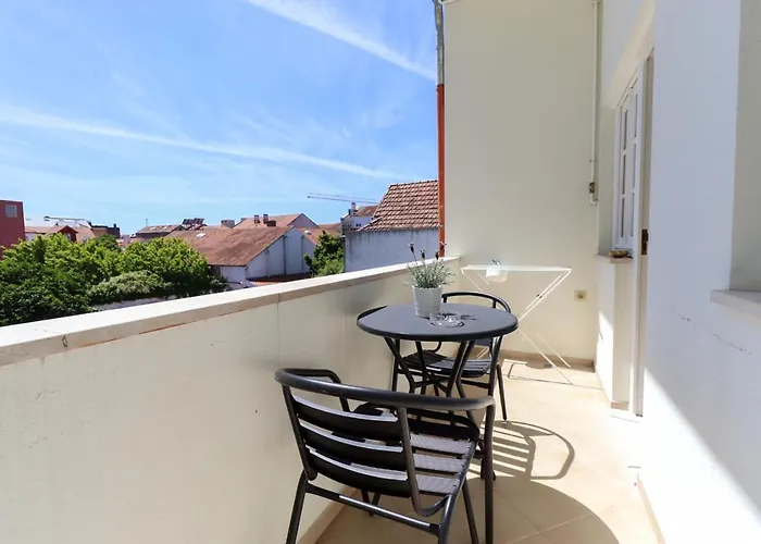 Апартаменты Casa Da Nespereira - Centre Duplex With Balcony *